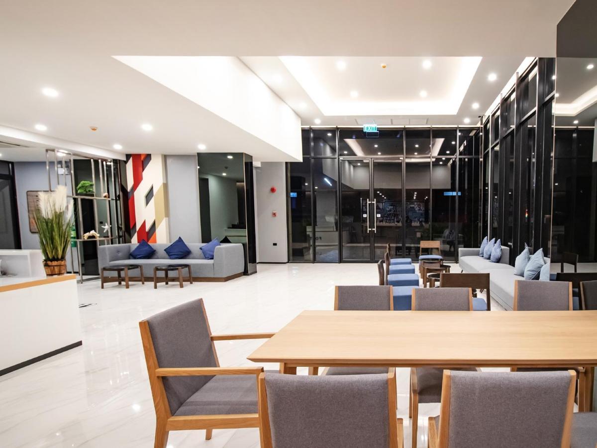 Fortune D Hotel Фитсанулок Екстериор снимка