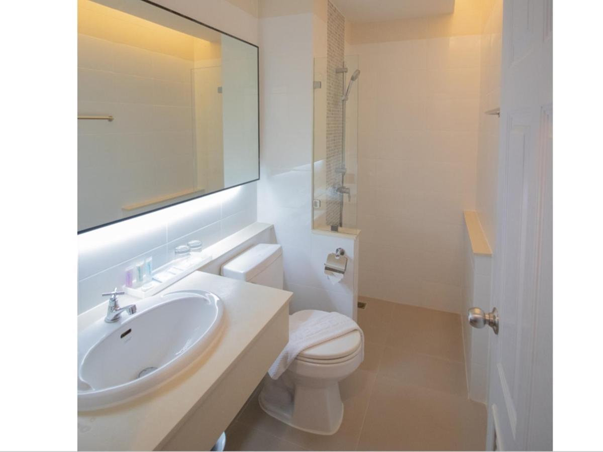 Fortune D Hotel Фитсанулок Екстериор снимка