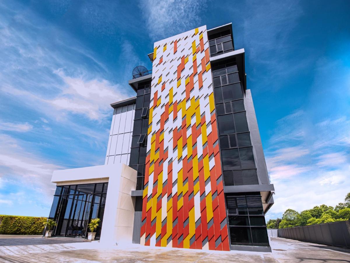 Fortune D Hotel Фитсанулок Екстериор снимка