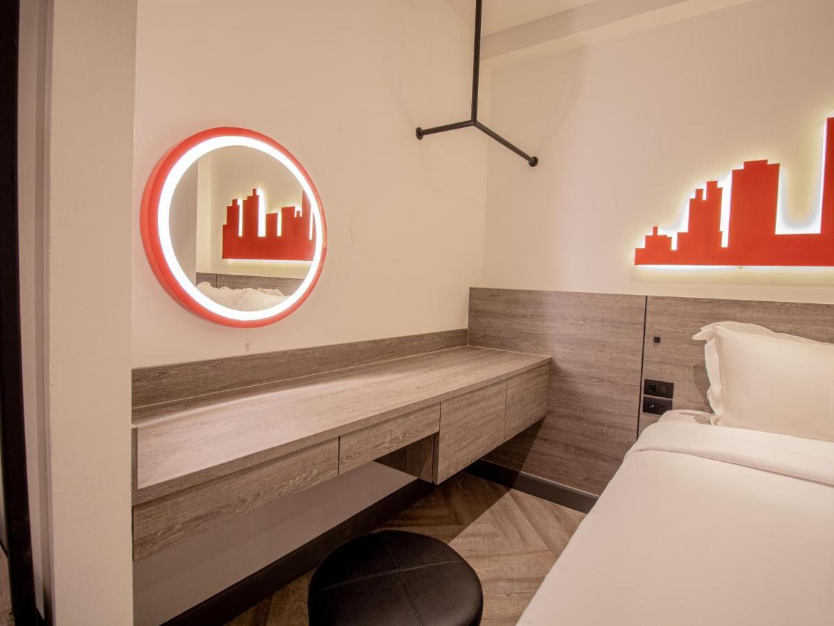 Fortune D Hotel Фитсанулок Екстериор снимка