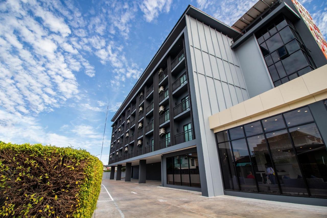 Fortune D Hotel Фитсанулок Екстериор снимка